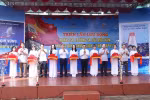 Cắt băng khai mạc Triển lãm. (Ảnh: TTXVN phát)