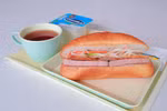 Bánh mỳ Việt Nam sẽ được Vietnam Airlines phục vụ cho hành khách hạng Phổ thông trên đường bay nội địa ngắn từ ngày 1/9. (Ảnh: CTV/Vietnam+)