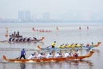 Lễ hội Bơi chải thuyền rồng Hà Nội mở rộng năm 2019 có 33 đoàn với 43 đội tranh tài trong 2 ngày 16-17/2. (Ảnh: Việt Hùng/Vietnam+)
