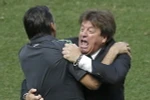 Huấn luyện viên Mexico đòi đuổi trọng tài vì cú ngã của Robben