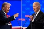 Tổng thống Mỹ Joe Biden (phải) và cựu Tổng thống Donald Trump tại cuộc tranh luận trực tiếp đầu tiên ở Atlanta, bang Georgia, Mỹ, ngày 27/6. (Ảnh: CNN/TTXVN)