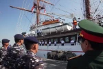 Hải quân Indonesia tiễn đoàn công tác tàu buồm-286 Lê Quý Đôn rời bến. (Ảnh: Đào Trang/TTXVN)
