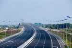 Tuyến cao tốc sẽ giảm tải cho quốc lộ 5 đồng rút ngắn thời gian đi từ Hà Nội xuống Hải Phòng chỉ còn khoảng 1,5 tiếng thay vì 2,5 tiếng như trước đây. (Ảnh: Minh Sơn/Vietnam+)