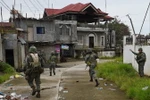 Binh sỹ quân đội Chính phủ Philippines tuần tra tại Marawi. (Nguồn: AFP/TTXVN)