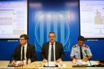 Bộ trưởng Nội vụ của vùng Catalonia, ông Joaquim Forn (giữa) tại cuộc họp báo ở Barcelona ngày 21/8. (Nguồn: EPA/TTXVN)