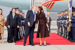 Đệ nhất Phu nhân Melania Trump ''đốn tim'' tín đồ thời trang thế giới