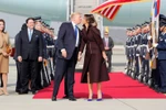 Đệ nhất Phu nhân Melania Trump ''đốn tim'' tín đồ thời trang thế giới