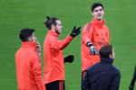 Bale đang "cơm chẳng lành, canh chẳng ngọt" với các đồng đội. (Nguồn: Sporting Life)