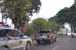 Ôtô bán tải không nhường đường cho xe ưu tiên. (Nguồn: Công an nhân dân)