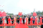 Lễ cắt băng khánh thành cầu Cửa Đại. (Ảnh: Nguyễn Sơn/TTXVN)