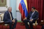 Nhà ngoại giao hàng đầu của Mỹ Thomas Shannon gặp Tổng thống Venezuela Nicolas Maduro ở Caracas, ngày 22/6. (Nguồn: AFP)