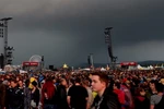 Khách tham dự sự kiện âm nhạc "Rock am Ring" ở Mendig ngày 3/6. (Nguồn: EPA/TTXVN)