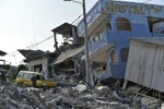 Hiện trường đổ nát sau trận động đất 7,8 độ Richter ở Portoviejo, Ecuador, ngày 19/4. (Nguồn: AFP/TTXVN)