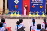 Trường Tiểu học Hương Xuân tổ chức Hội chợ tuổi thơ. (Ảnh: Công Tường/TTXVN)