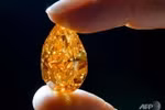 Viên kim cương "The Orange" hình quả lê nặng 14,82 carat. (Nguồn: AFP)