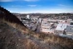 Hàng rào biên giới phân định ranh giới giữa Nogales, bang Arizona của Mỹ với Nogales thuộc Mexico. (Ảnh: AFP/TTXVN)