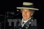 Huyền thoại âm nhạc nổi tiếng người Mỹ Bob Dylan trong một buổi biểu diễn gần Byron, Australia ngày 25/4/2011. (Ảnh: AFP/TTXVN)