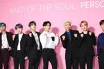 Các thành viên nhóm nhạc nam Hàn Quốc BTS giới thiệu album Map of the Soul: Persona tại Seoul. (Nguồn: YONHAP/TTXVN)