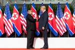 Tổng thống Mỹ Donald Trump (phải) và nhà lãnh đạo Triều Tiên Kim Jong-un. (Nguồn: Twitter)