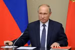 Tổng thống Nga Vladimir Putin chủ trì cuộc họp tại Moskva. (Ảnh: AFP/TTXVN)