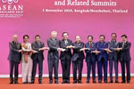 Thủ tướng Nguyễn Xuân Phúc và các Trưởng đoàn tại Lễ khai mạc Hội nghị Cấp cao ASEAN lần thứ 35. (Ảnh: Thống Nhất/TTXVN)