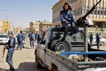 Các lực lượng trung thành với Tướng Khalifa Haftar làm nhiệm vụ tại khu vực Sebha, miền nam Libya, ngày 6/2/2019. (Ảnh: AFP/TTXVN)
