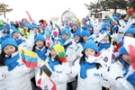 Các cổ động viên nhí tại Olympic PyeongChang ở Gangneung, tỉnh Gangwon, Hàn Quốc ngày 8/2. (Nguồn: Yonhap/TTXVN)