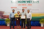 Trao giải Nhất hạng mục gạo thơm cho sản phẩm gạo ST25. (Ảnh: Xuân Anh/TTXVN)