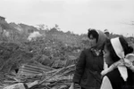 Khu phố Khâm Thiên (Hà Nội) bị máy bay B.52 của Mỹ ném bom tàn phá (26/12/1972). Bom đạn Mỹ đã giết và làm bị thương 2.579 người, trong đó có 1.318 người chết. (Ảnh: Văn Bảo/TTXVN)