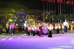 Một tiết mục đặc sắc của đồng bào dân tộc Mường tỉnh Ninh Bình tại Lễ hội đường phố. (Ảnh: Đức Phương/TTXVN)