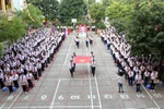 Lễ rước cờ Tổ quốc và ảnh Bác tại Lễ khai giảng năm học 2019- 2020 Trường THCS Ngô Quyền, Hà Nội. (Ảnh: Anh Tuấn/TTXVN)