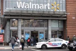 Một cửa hàng Walmart tại Washington, DC, Mỹ. (Ảnh: AFP/ TTXVN)