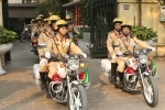 Lực lượng cảnh sát giao thông ra quân. (Ảnh: Doãn Tấn/TTXVN)