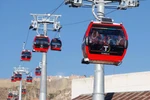 Người dân Bolivia đi làm bằng cáp treo để giảm tắc đường