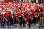 Các ông già Noel "mất tiền" thi chạy để gây quỹ từ thiện