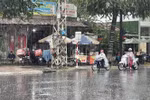 Do ảnh hưởng của áp thấp, Quảng Ngãi xuất hiện mưa lớn kéo dài. (Ảnh: Phạm Cường/TTXVN)