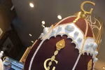 Quả trứng Phục sinh khổng lồ của hãng Godiva. (Nguồn: Fortune)