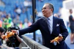 Ông Vichai Srivaddhanaprabha, chủ sở hữu câu lạc bộ bóng đá Leicester City. (Nguồn: news.sky.com)