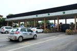 Phương tiện lưu thông qua trạm thu phí Bắc Thăng Long-Nội Bài. (Ảnh: Việt Hùng/Vietnam+)