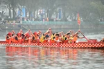 Lần đầu tiên Hà Nội tổ chức lễ hội bơi chải thuyền rồng. (Ảnh: Vietnam Airlines cung cấp)