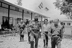 Chủ tịch Fidel Castro thăm Ủy ban Nhân dân Cách mạng tỉnh Quảng Trị năm 1973. (Ảnh: TTXVN)
