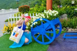 Các tiểu cảnh Tulip được trang trí độc đáo trên dọc hành trình khám phá Đồi Vạn Hoa (Ảnh: CTV)