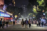 Tối 12/3, phố đi bộ Hồ Gươm đã chính thức mở cửa trở lại. (Ảnh: Minh Sơn/Vietnam+) 
