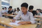 Thí sinh dự thi Tốt nghiệp trung học phổ thông. (Ảnh: Bích Huệ/TTXVN)