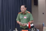 Trung tướng Nguyễn Hải Trung, Giám đốc Công an thành phố Hà Nội trả lời các câu hỏi của phóng viên các cơ quan thông tấn, báo chí. (Ảnh: Phạm Kiên/TTXVN)