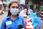 Dấu ấn của màu xanh tình nguyện: Hỗ trợ tiêm chủng - Truy tìm F0 