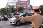 Hà Nội dần đông đúc trở lại trong ngày đầu thực hiện Chỉ thị 22