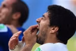 [Video] Luis Suarez chối bay hành động cắn vai Chiellini