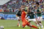 Cận cảnh "cú ngã định mệnh" của Robben đưa Hà Lan vào tứ kết