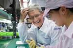 Apple đang gấp rút chuyển dây chuyền sản xuất iPhone, iPad sang Việt Nam và Ấn Độ (Ảnh: Getty.)